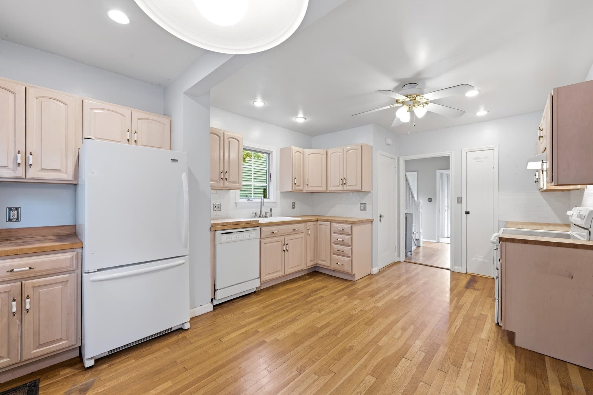 Single Family Residence at 1 Belvidere Ave, Worcester MA 01605, Worcester, photo 2 of 29