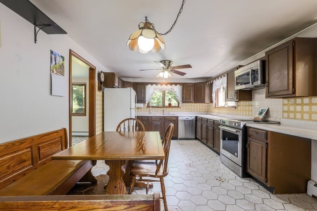 Single Family Residence at 199 Main St, Shrewsbury MA 01545, Shrewsbury, photo 8 of 41