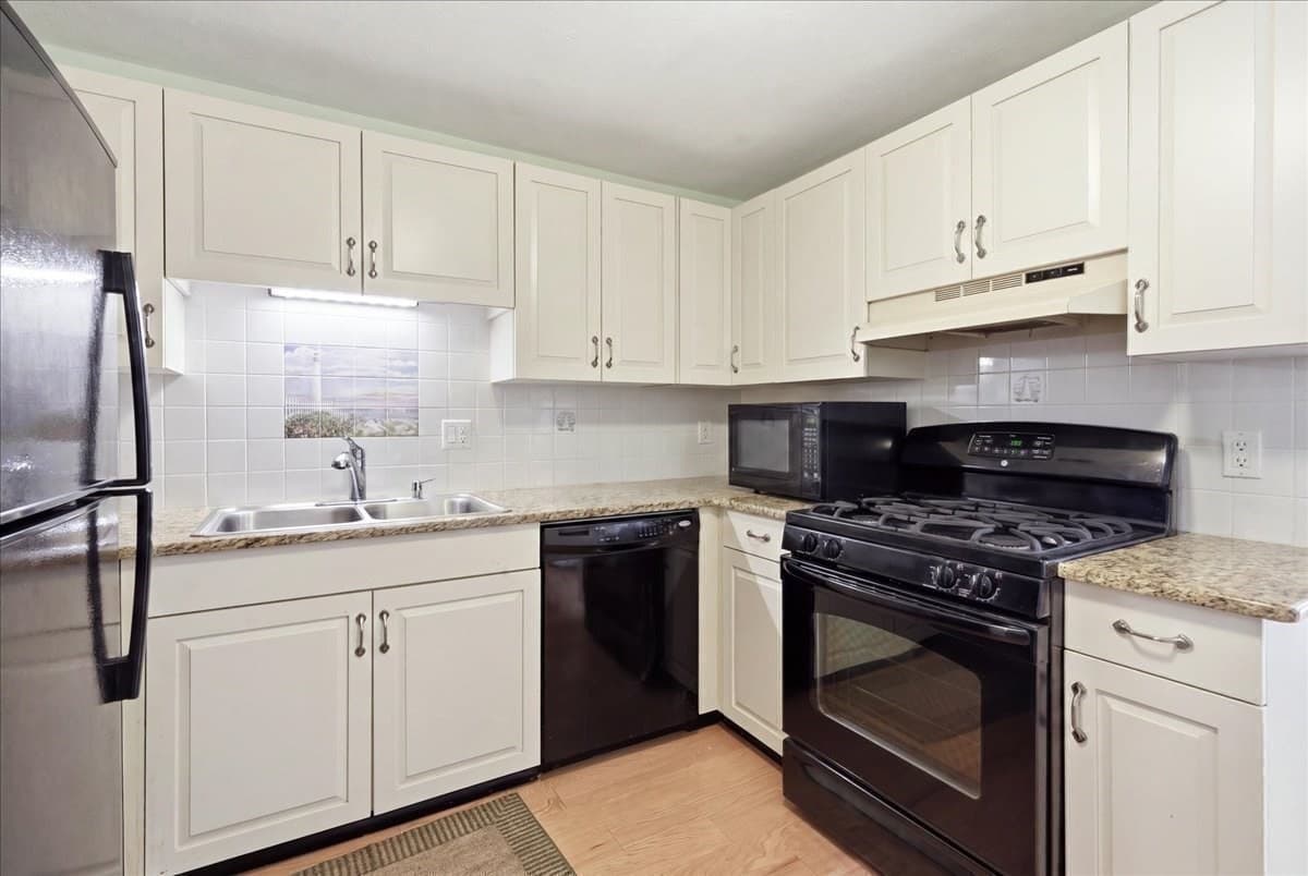 Condominium at 225 Lincoln St # G4, Duxbury MA 02332, Duxbury, photo 14 of 35