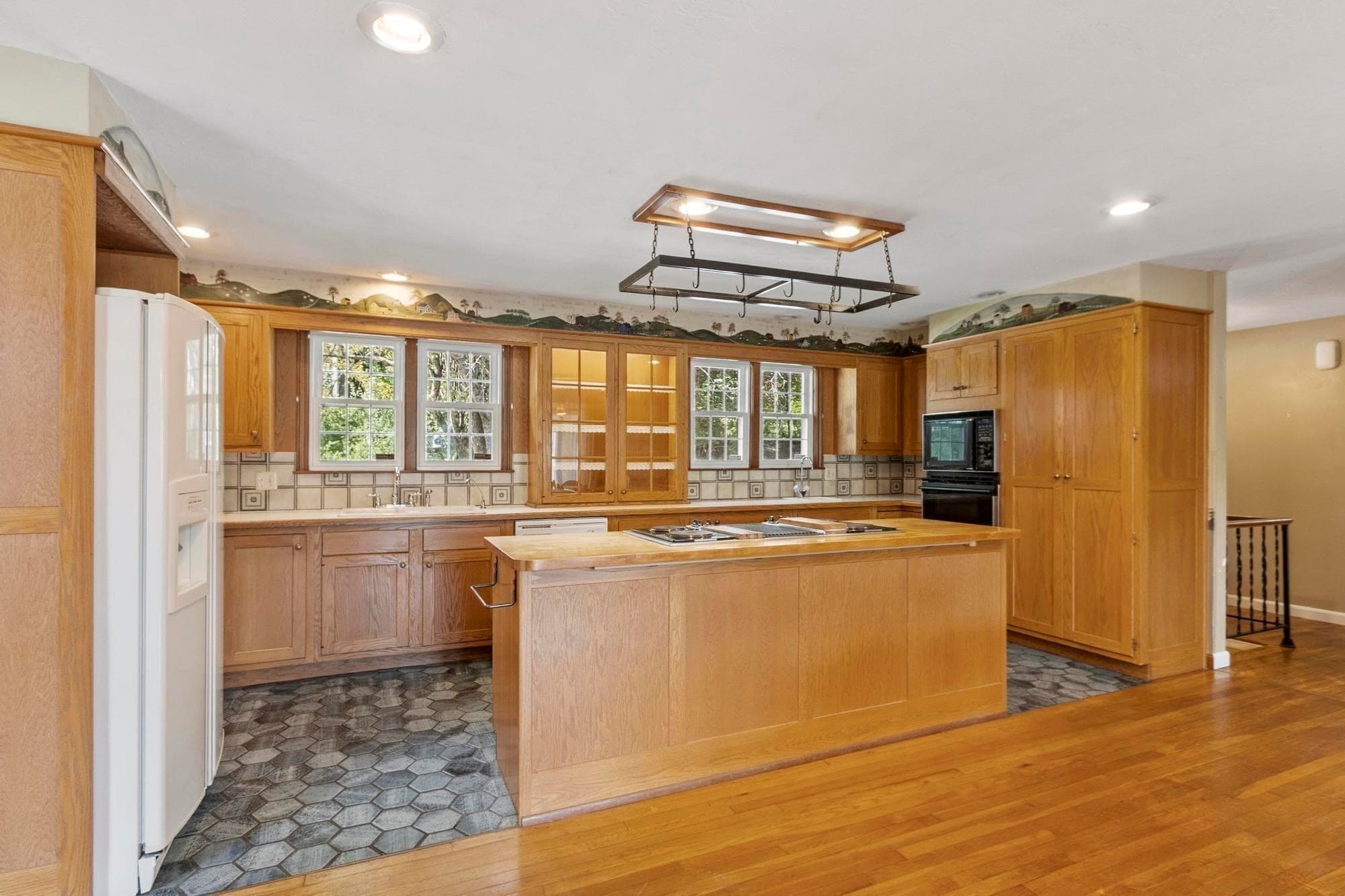 Single Family Residence at 40 Mill St, Gardner MA 01440, Gardner, photo 9 of 42