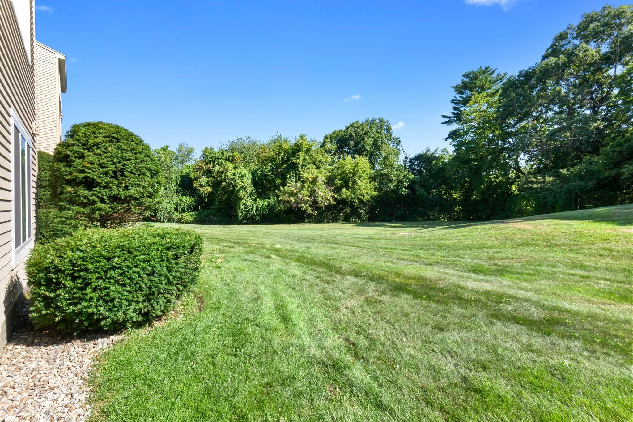 Condominium at 4 Duck Pond Rd # 206, Beverly MA 01915, Beverly, photo 2 of 29
