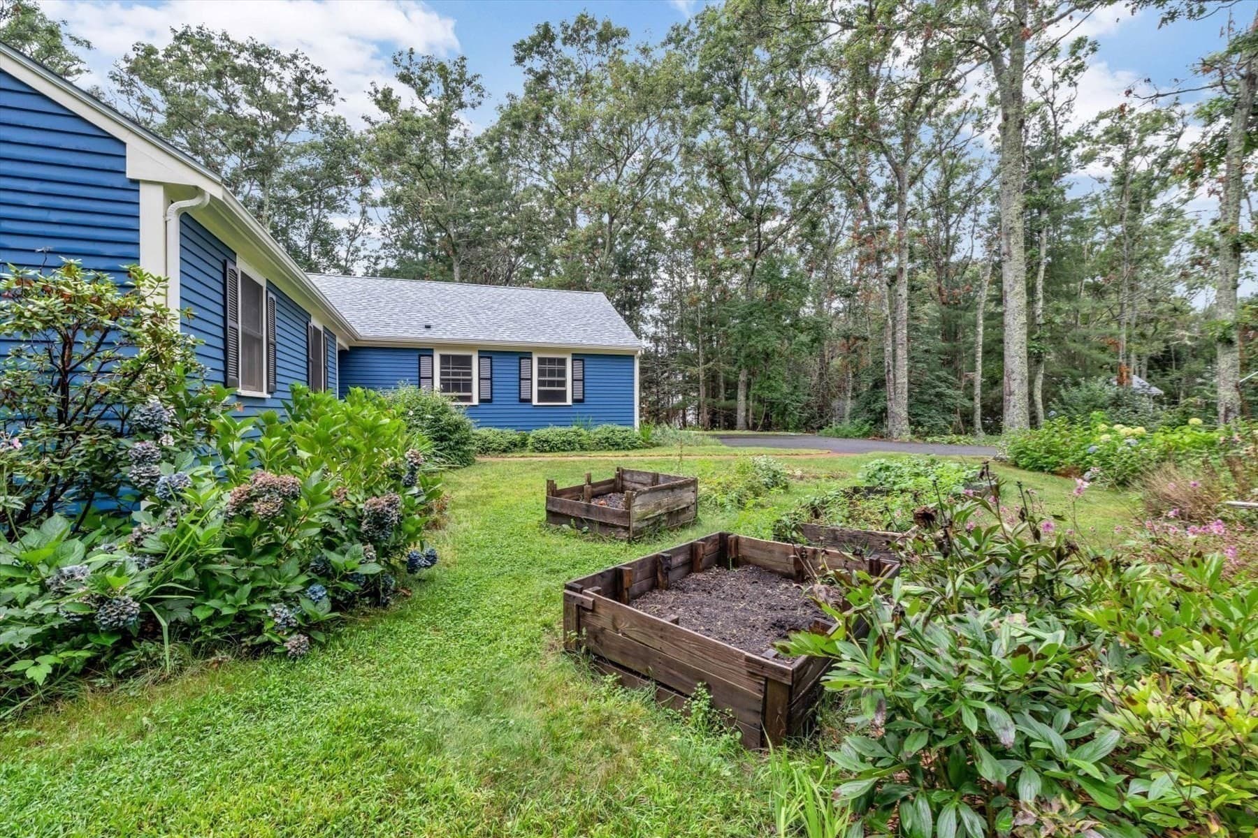 Single Family Residence at 8 Golf Link Cir, Sandwich MA 02563, Sandwich, photo 36 of 39