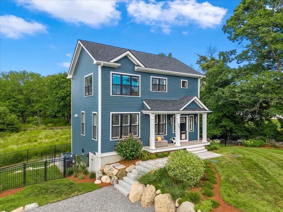 Single Family Residence at 185 Locust St, Swansea MA 02777, Swansea, photo 2 of 42