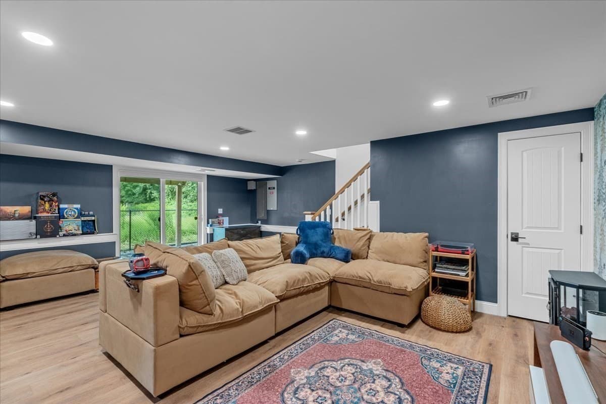 Single Family Residence at 185 Locust St, Swansea MA 02777, Swansea, photo 31 of 42