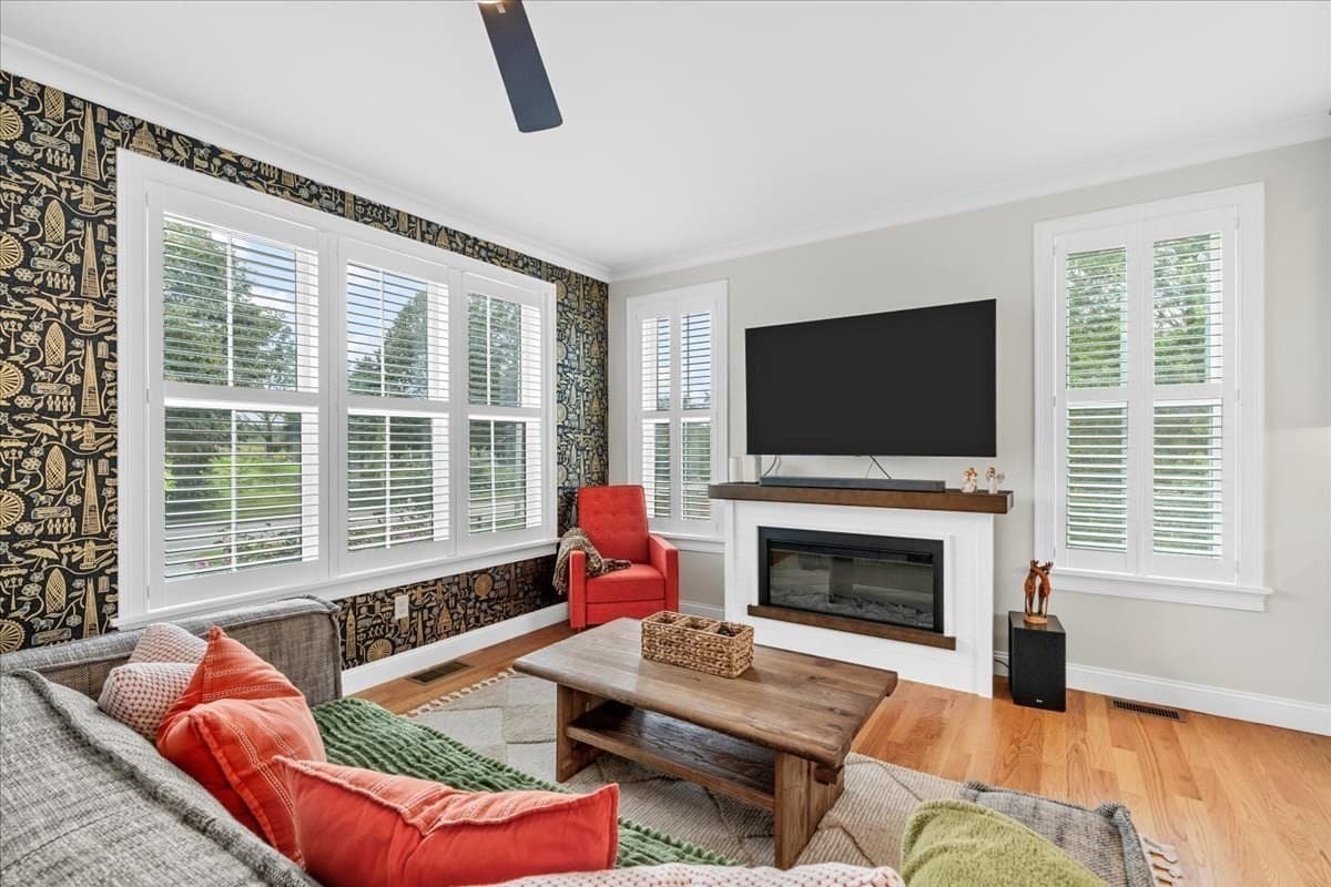 Single Family Residence at 185 Locust St, Swansea MA 02777, Swansea, photo 8 of 42