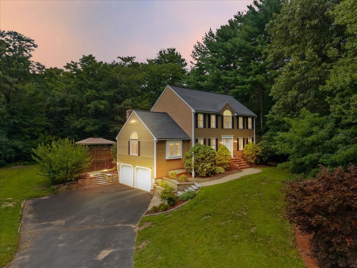 15 Eileen Rd, Norton MA 02766