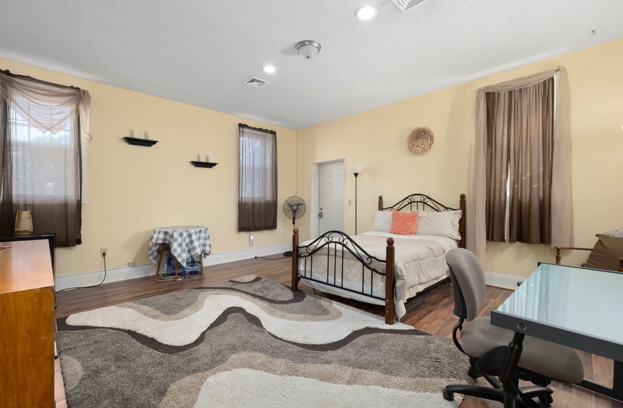 Multi Family at 576 Fairmount St, Woonsocket RI 02895, Woonsocket, photo 7 of 30