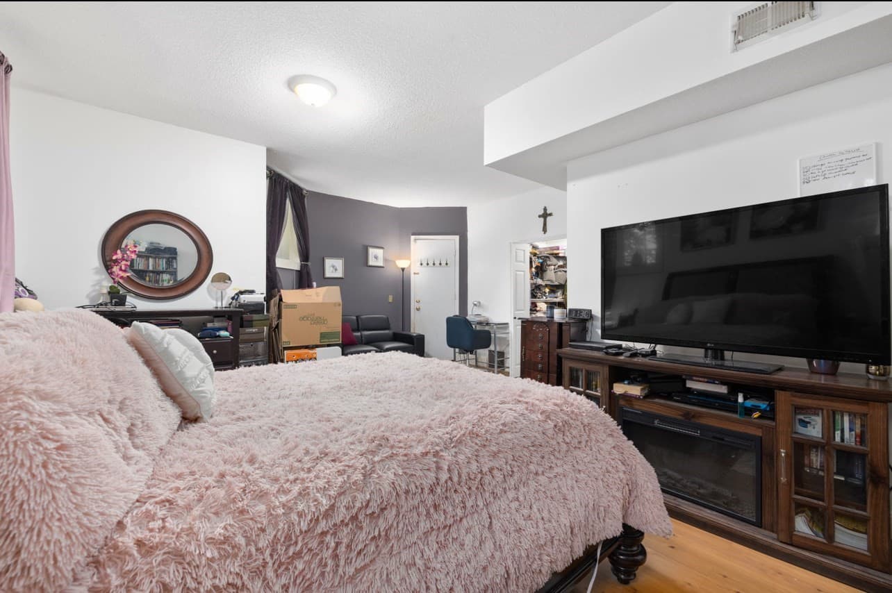 Multi Family at 576 Fairmount St, Woonsocket RI 02895, Woonsocket, photo 19 of 30