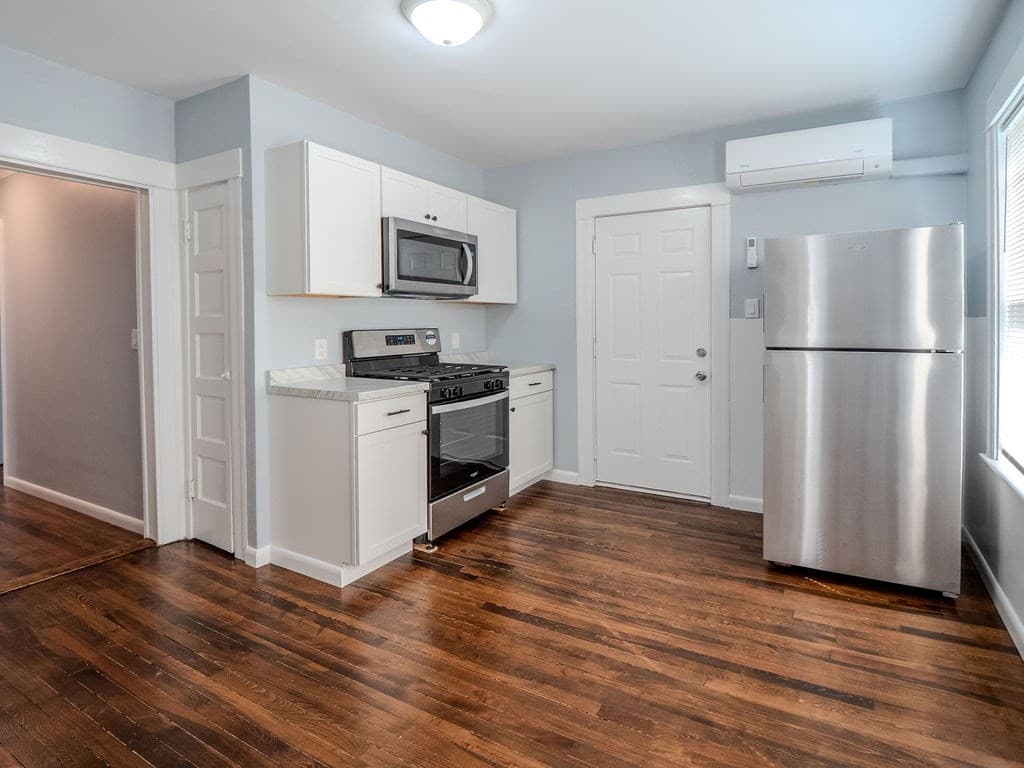 3 Family at 12 Ives St, Worcester MA 01603, Worcester, photo 6 of 42