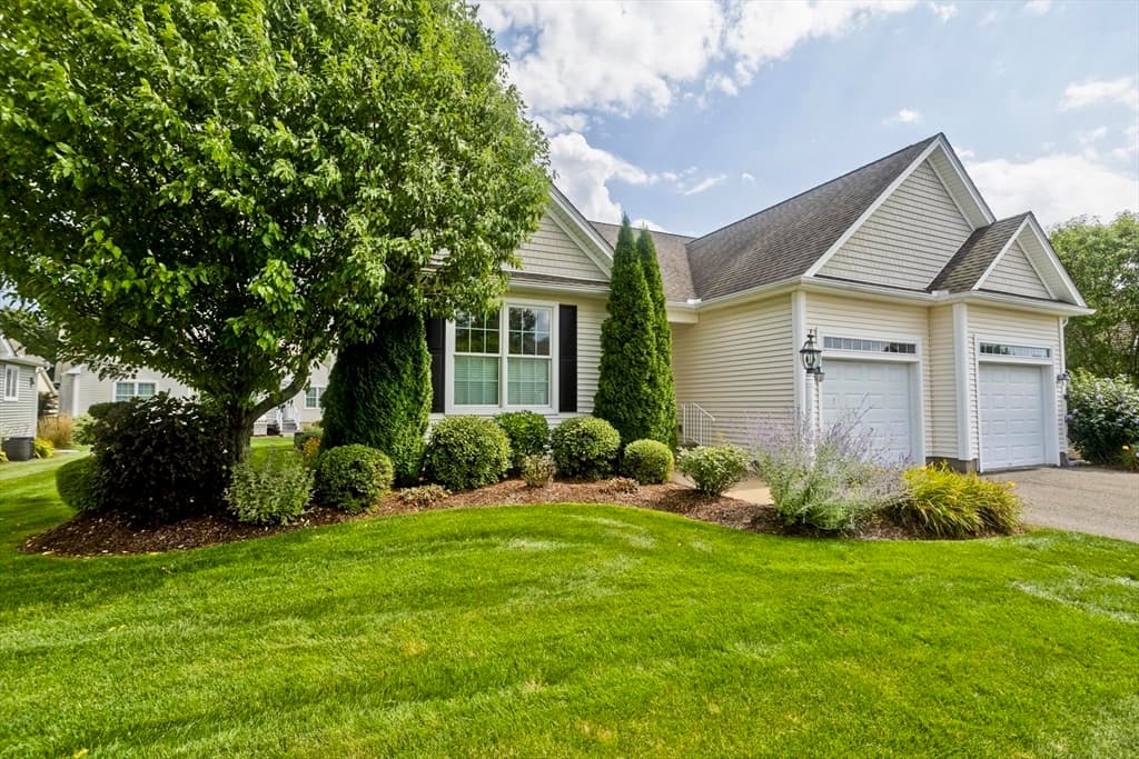 Condominium at 26 Bluegrass Dr # 26, East Longmeadow MA 01028, East Longmeadow, photo 2 of 39
