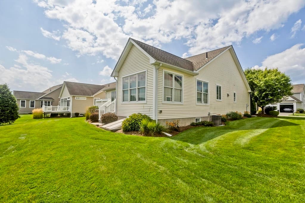 Condominium at 26 Bluegrass Dr # 26, East Longmeadow MA 01028, East Longmeadow, photo 34 of 39