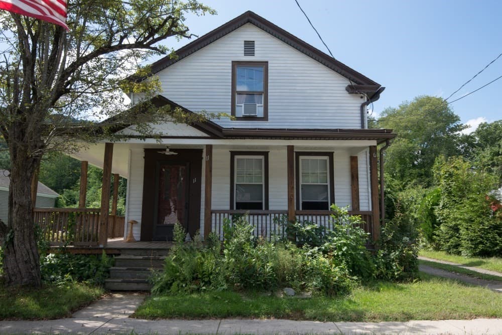 11 Maple St, Chester MA 01011