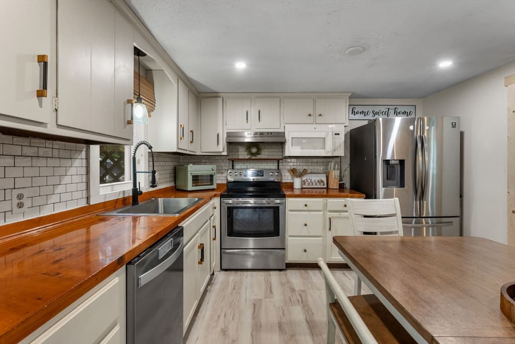 Single Family Residence at 3 Shagbark Rd, Sandwich MA 02644, Sandwich, photo 17 of 36