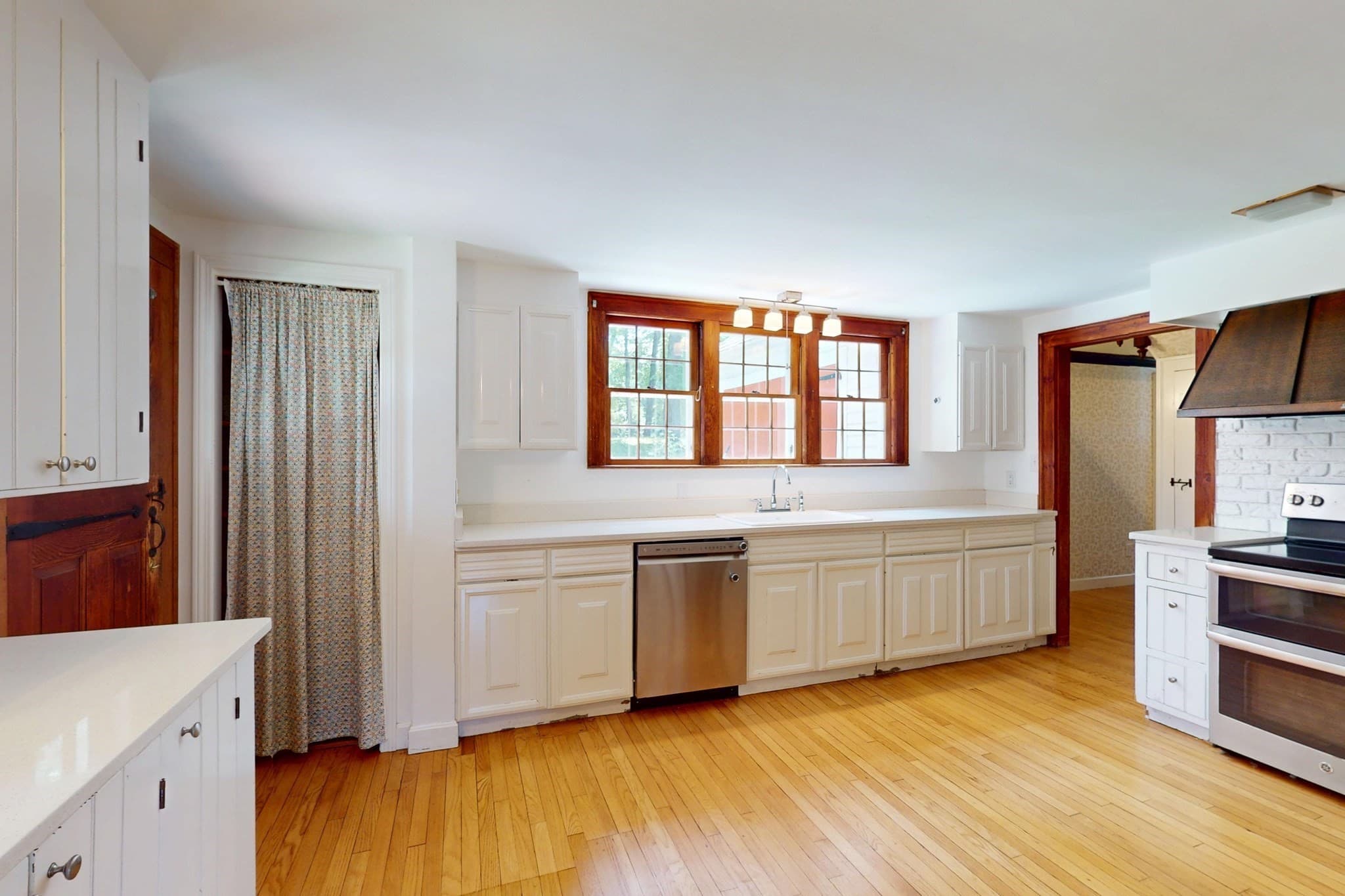 Single Family Residence at 661 Bernardston Rd, Greenfield MA 01301, Greenfield, photo 5 of 42