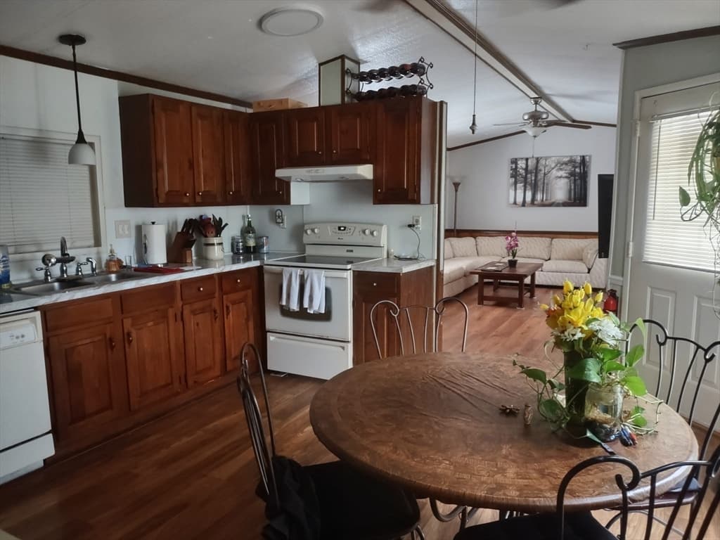 Mobile Home at 51 Pinehurst Drive, Plymouth MA 02360, Plymouth, photo 3 of 21