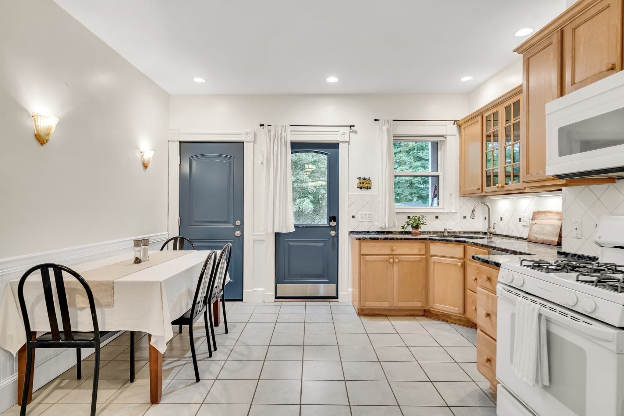 Condominium at 124 Chestnut St # 1, Brookline MA 02445, Brookline, photo 16 of 27