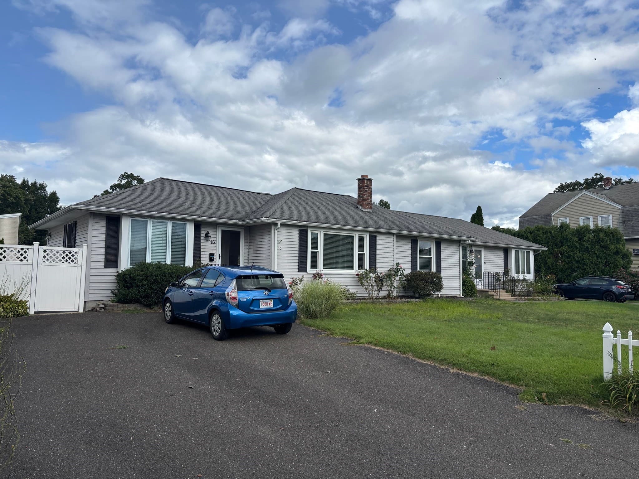 16 Kaveney St, Chicopee MA 01020