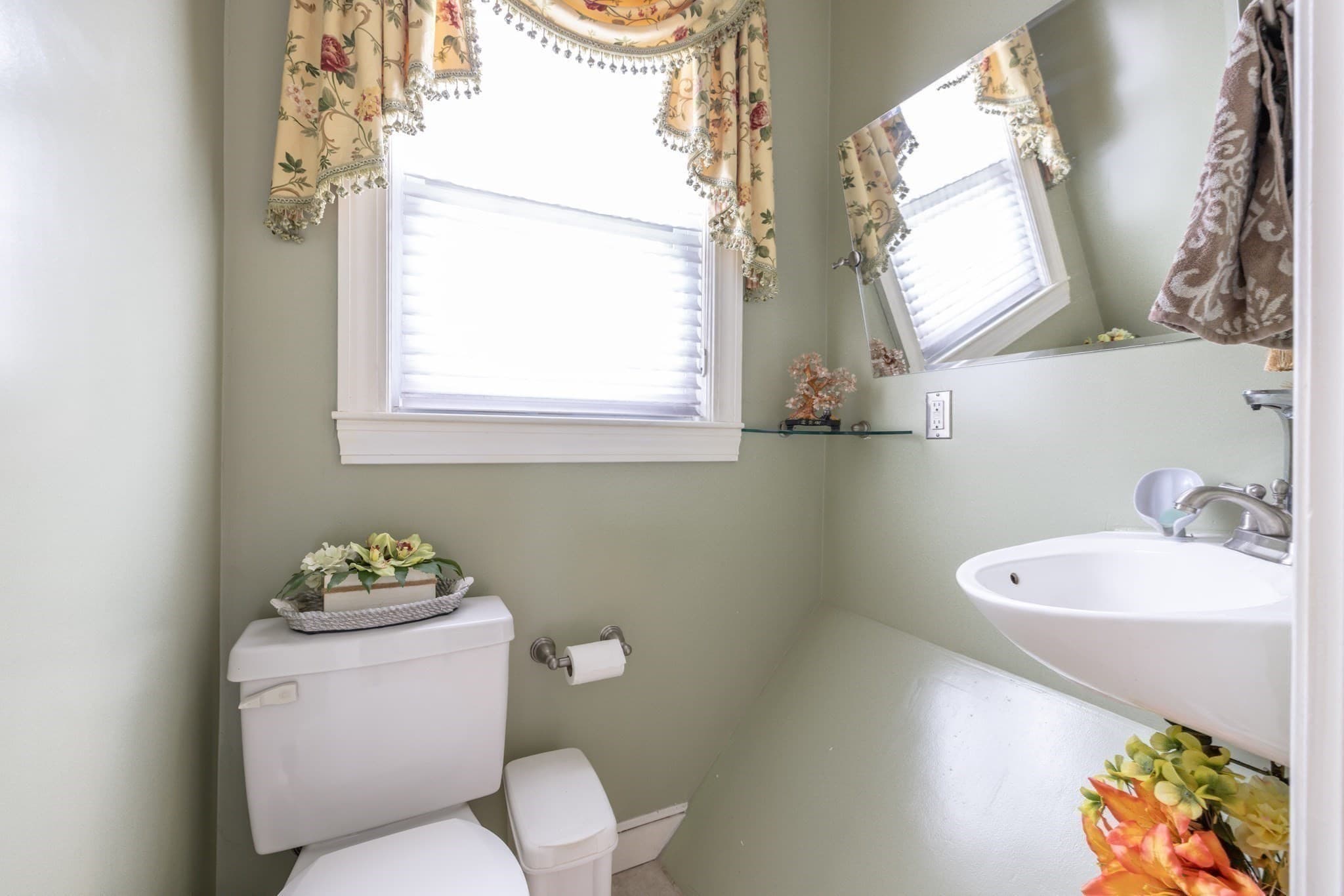 Single Family Residence at 820 Beaver St, Waltham MA 02452, photo 14 of 36
