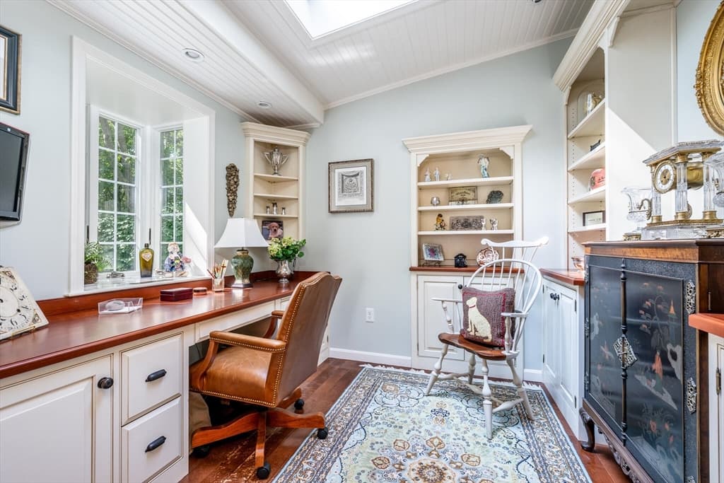 Single Family Residence at 15 Long Pond Cir, Barnstable MA 02632, Barnstable, photo 20 of 41