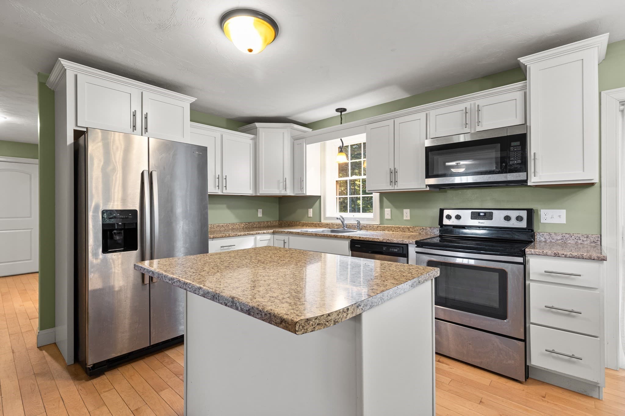 Single Family Residence at 9 Shamrock Ln, Lakeville MA 02347, Lakeville, photo 2 of 24