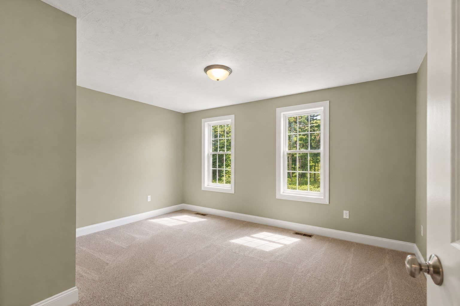 Single Family Residence at 9 Shamrock Ln, Lakeville MA 02347, Lakeville, photo 12 of 24