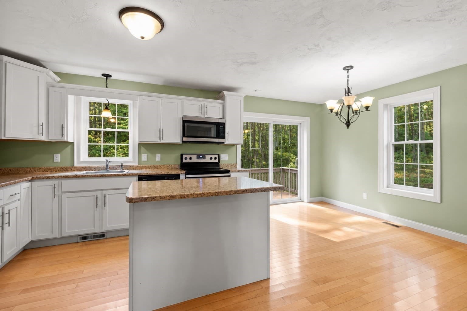 Single Family Residence at 9 Shamrock Ln, Lakeville MA 02347, Lakeville, photo 3 of 24