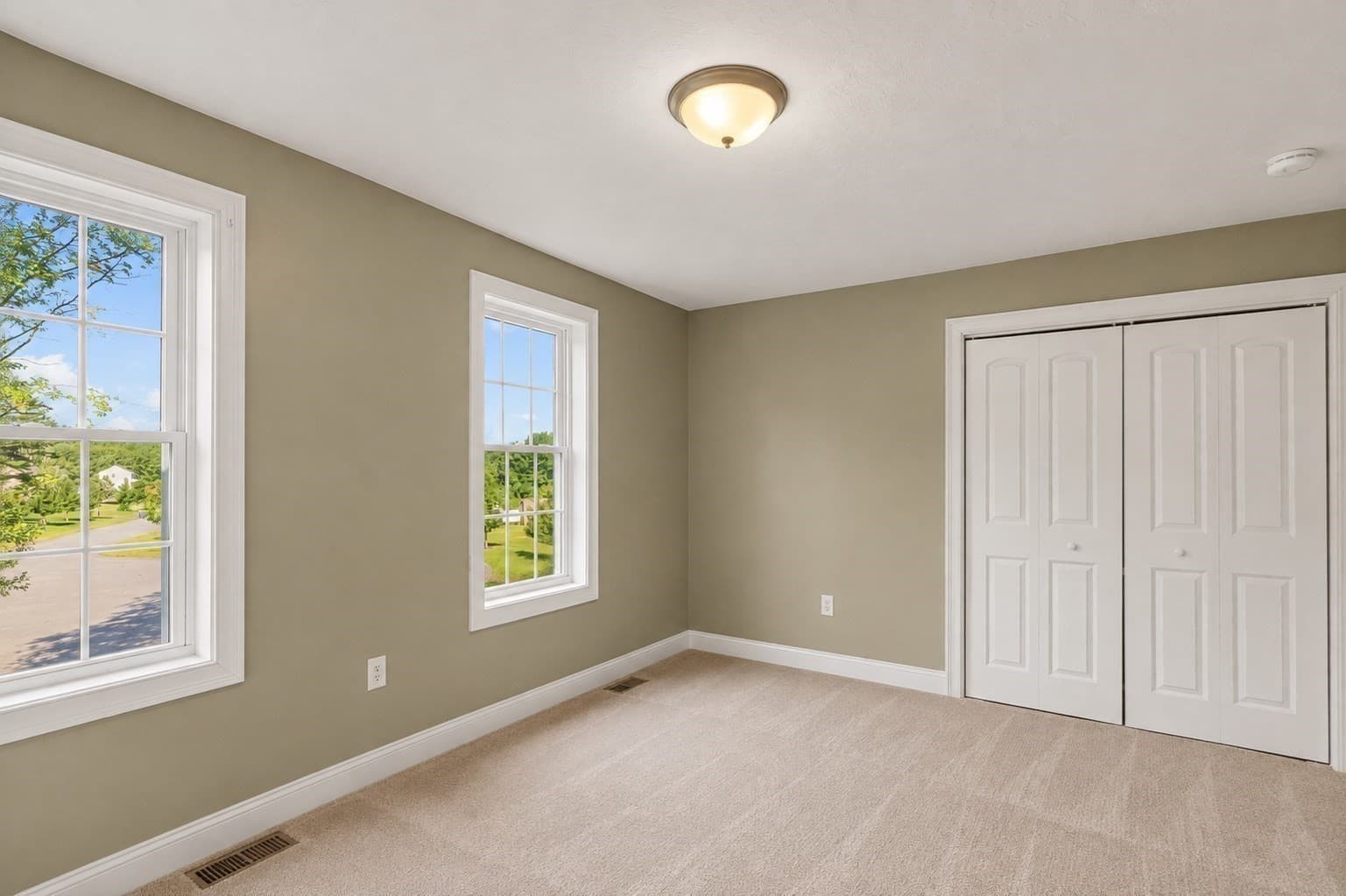Single Family Residence at 9 Shamrock Ln, Lakeville MA 02347, Lakeville, photo 11 of 24