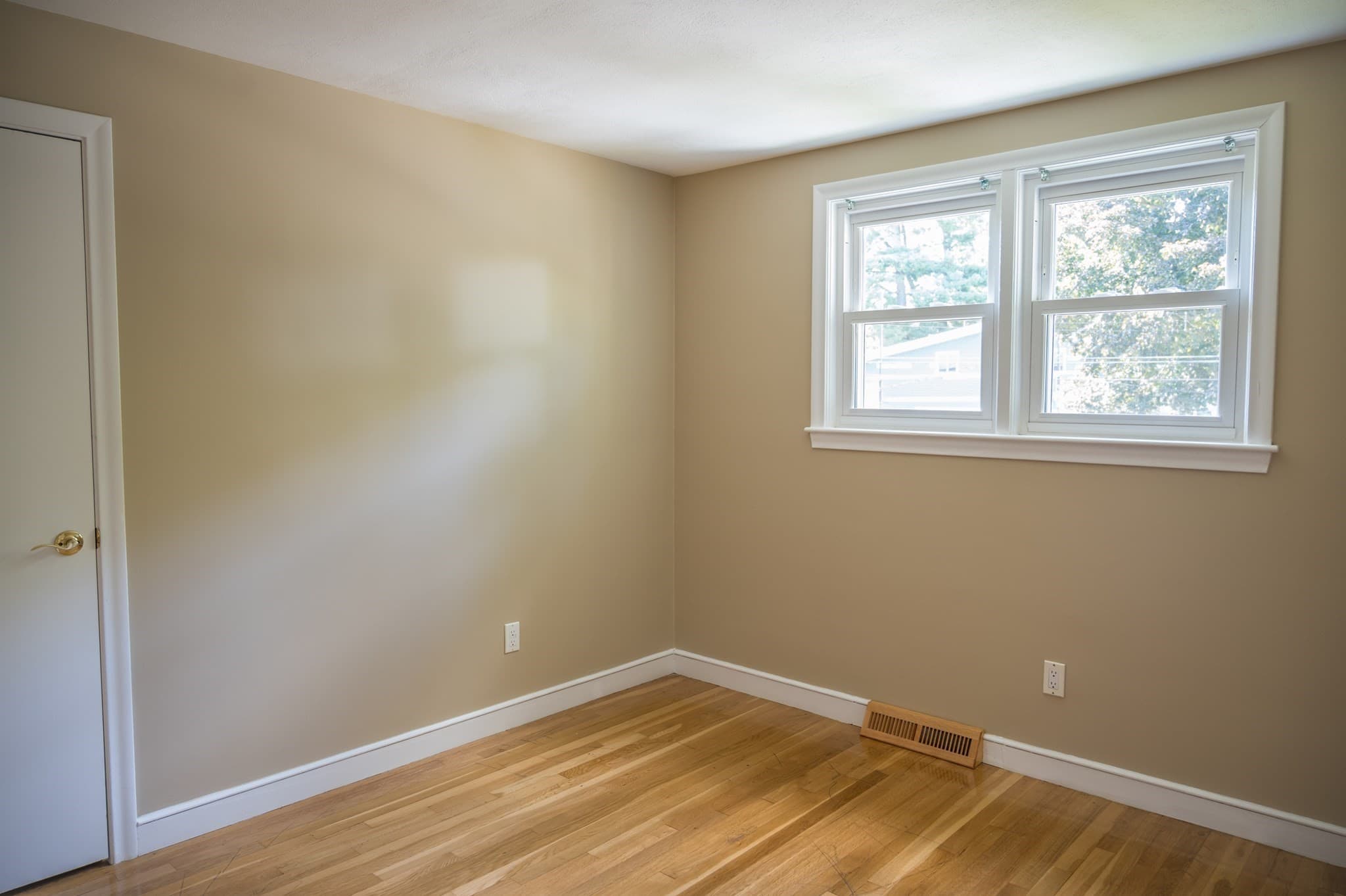 Single Family Residence at 21 Debra Ln, Framingham MA 01701, Framingham, photo 17 of 35