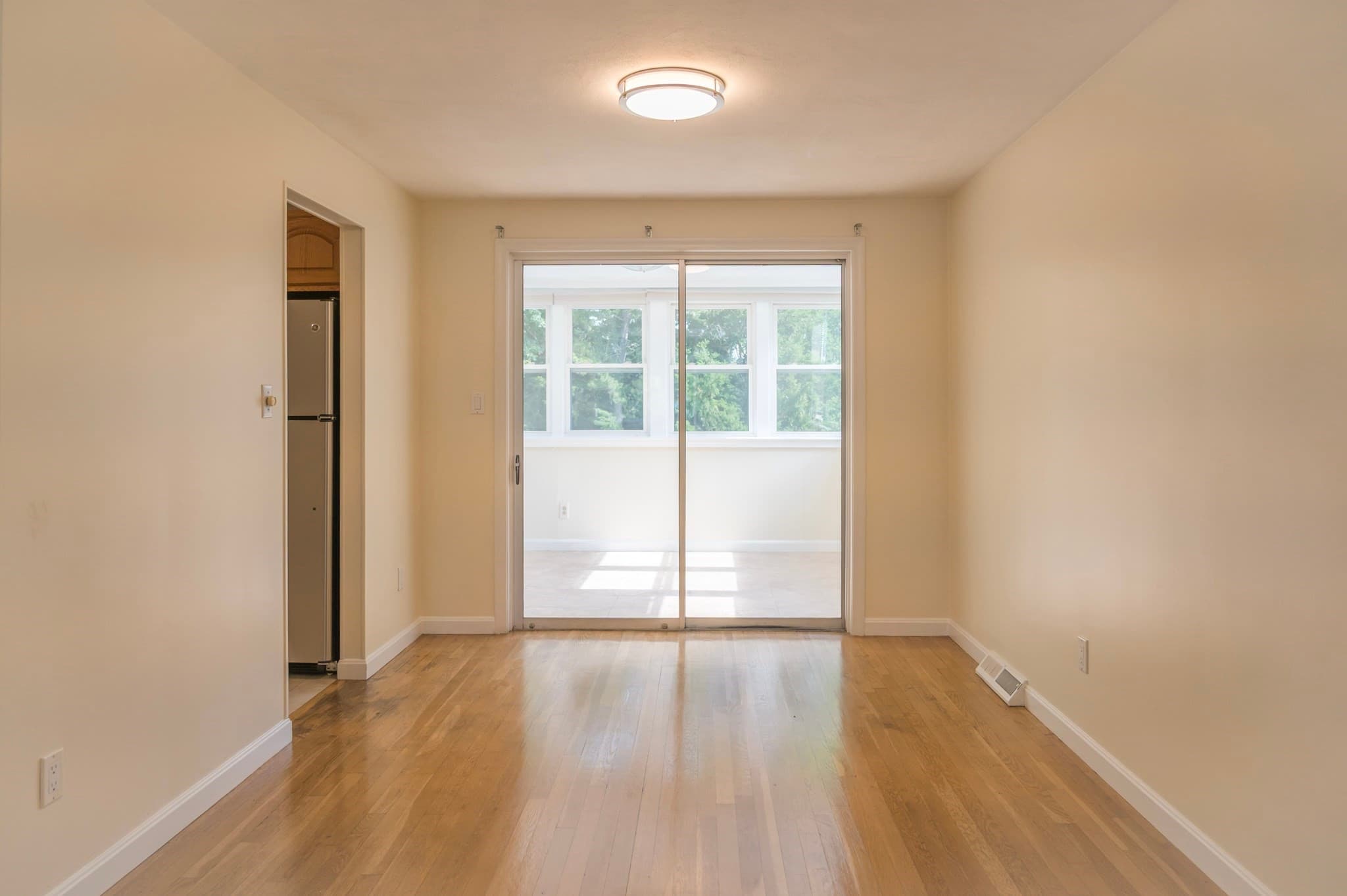 Single Family Residence at 21 Debra Ln, Framingham MA 01701, Framingham, photo 5 of 35