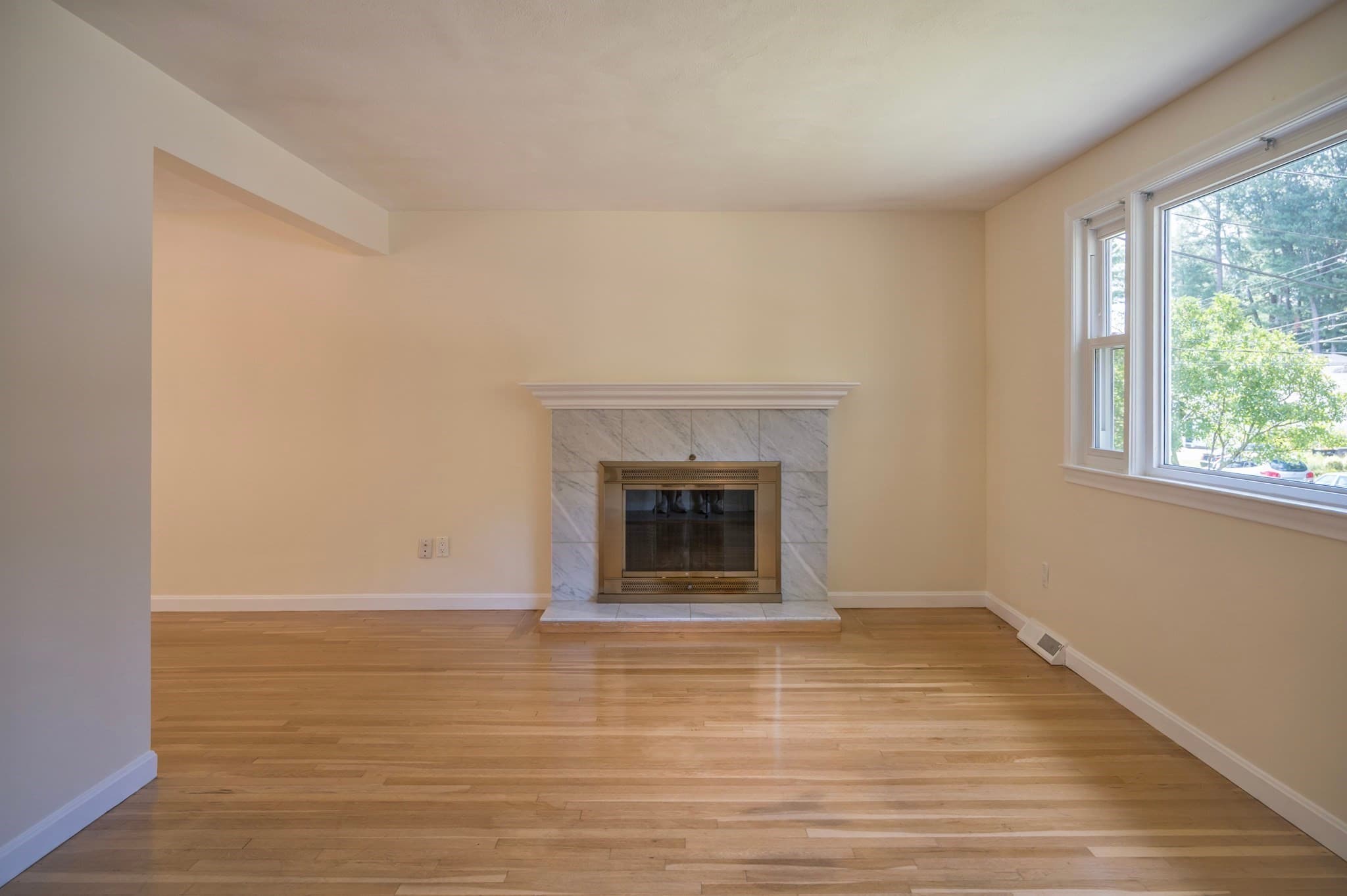 Single Family Residence at 21 Debra Ln, Framingham MA 01701, Framingham, photo 4 of 35