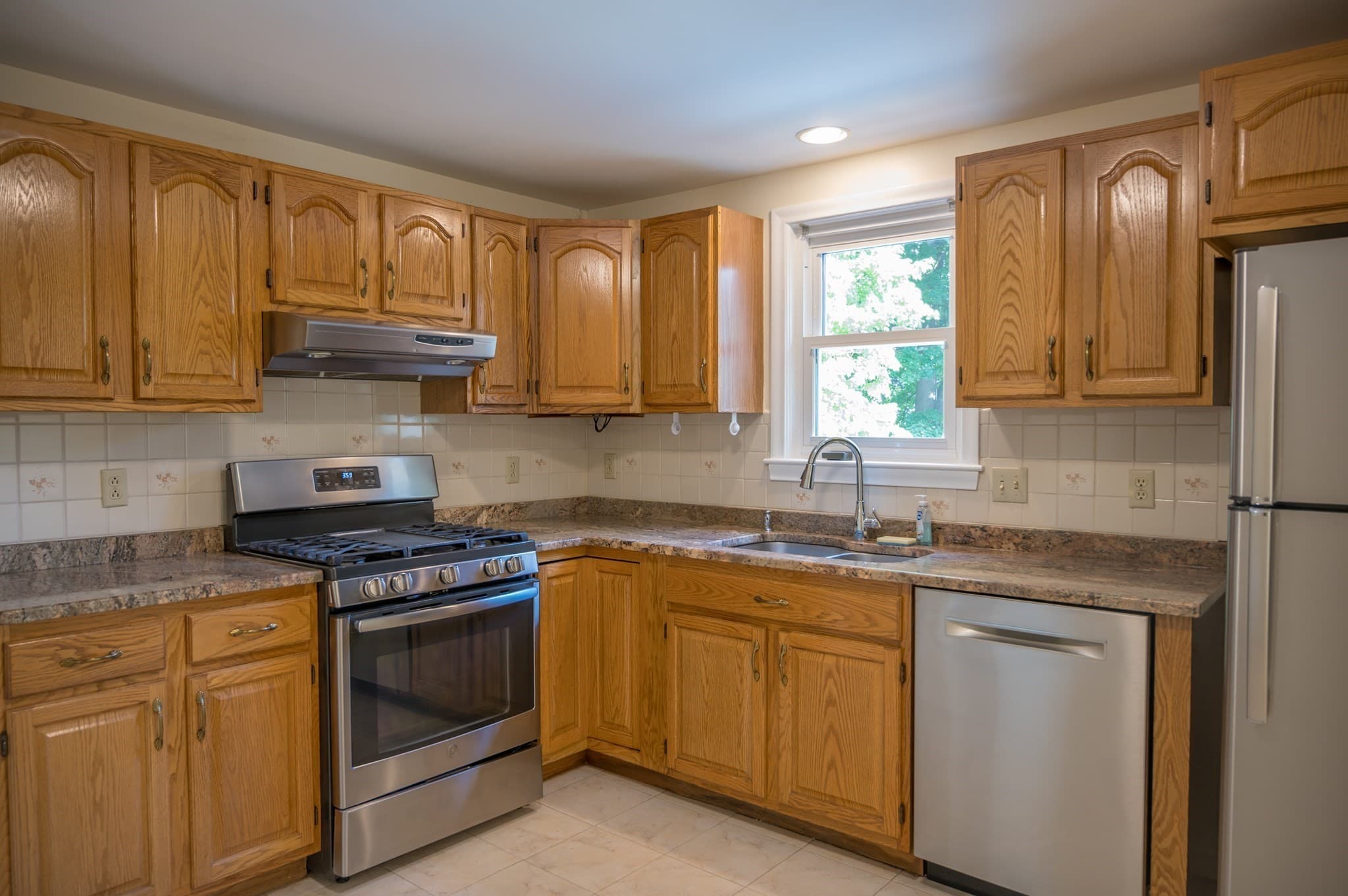 Single Family Residence at 21 Debra Ln, Framingham MA 01701, Framingham, photo 8 of 35