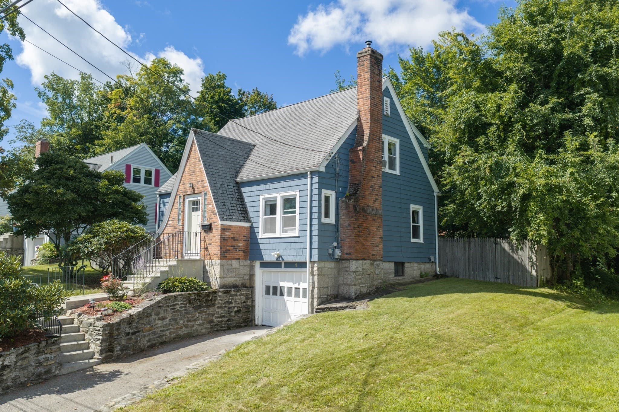 4 Maxdale Rd, Worcester MA 01602