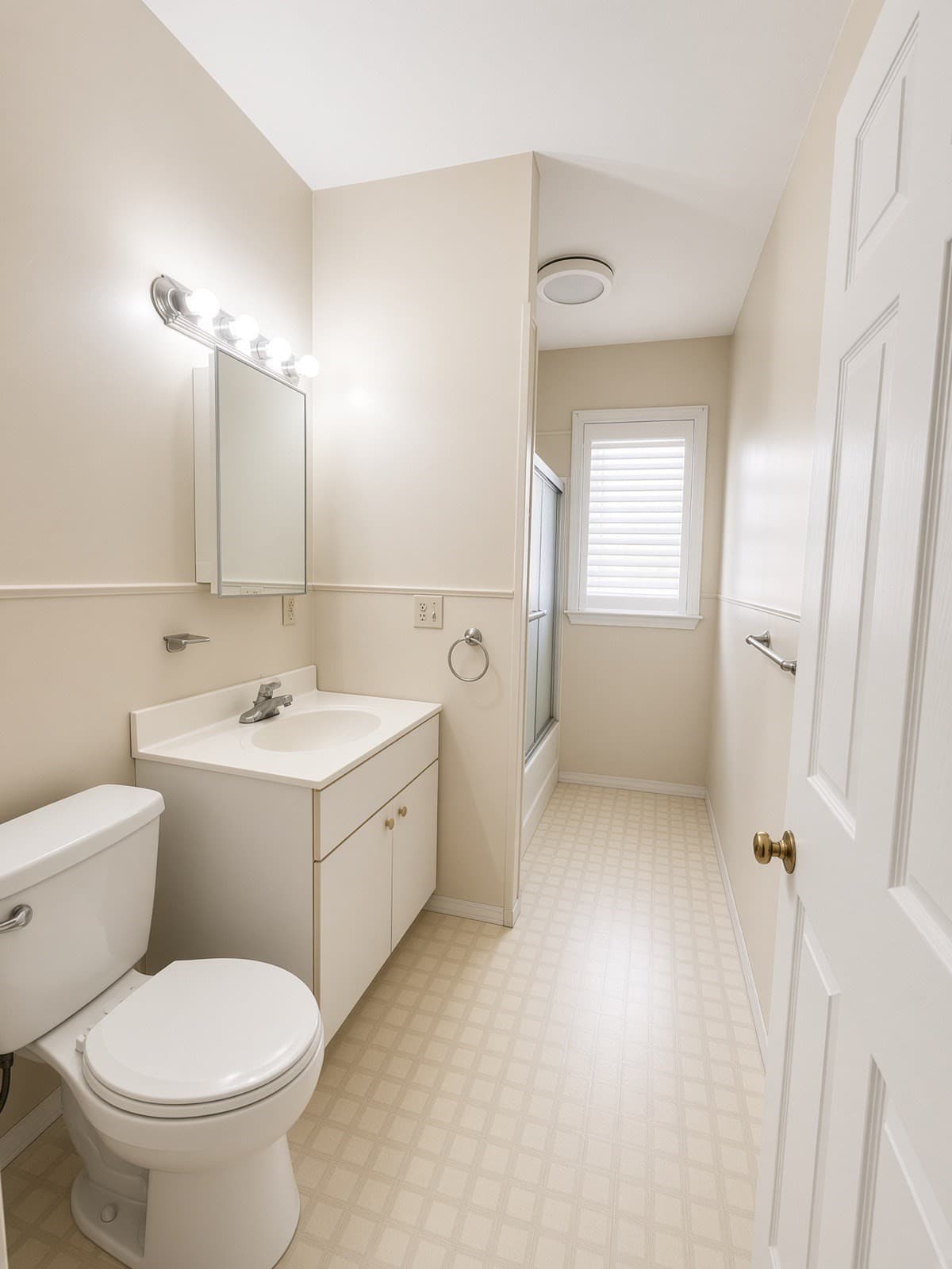 3 Family at 29-31 Tracy Ave, Lynn MA 01902, Lynn, photo 9 of 41