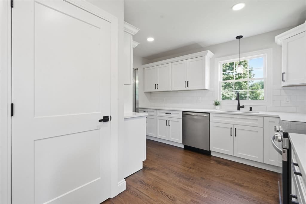 Single Family Residence at 15 Hilltop Ter, Ludlow MA 01056, Ludlow, photo 6 of 32