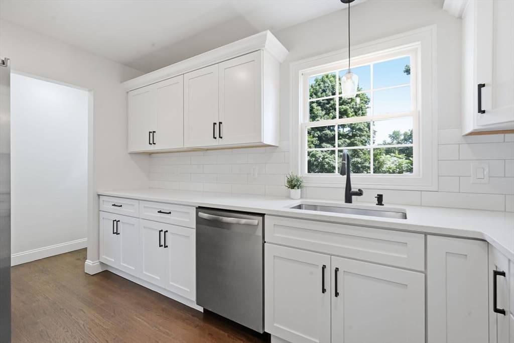 Single Family Residence at 15 Hilltop Ter, Ludlow MA 01056, Ludlow, photo 3 of 32