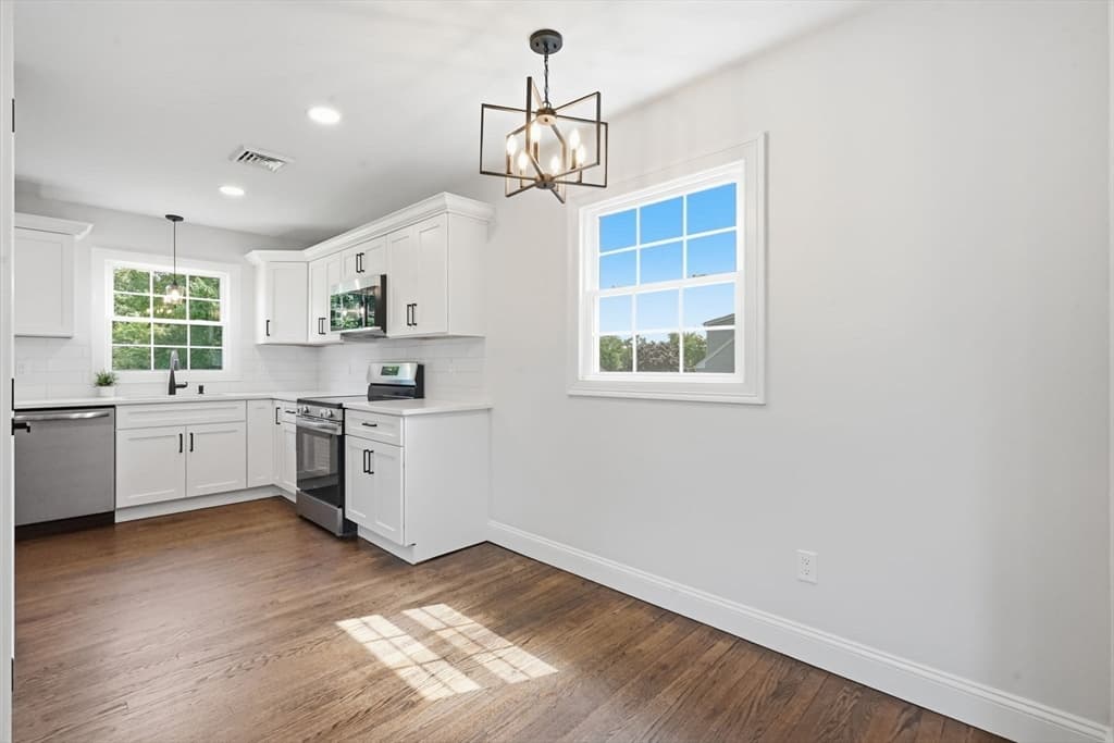 Single Family Residence at 15 Hilltop Ter, Ludlow MA 01056, Ludlow, photo 5 of 32