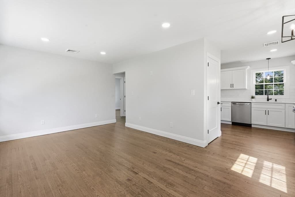 Single Family Residence at 15 Hilltop Ter, Ludlow MA 01056, Ludlow, photo 9 of 32