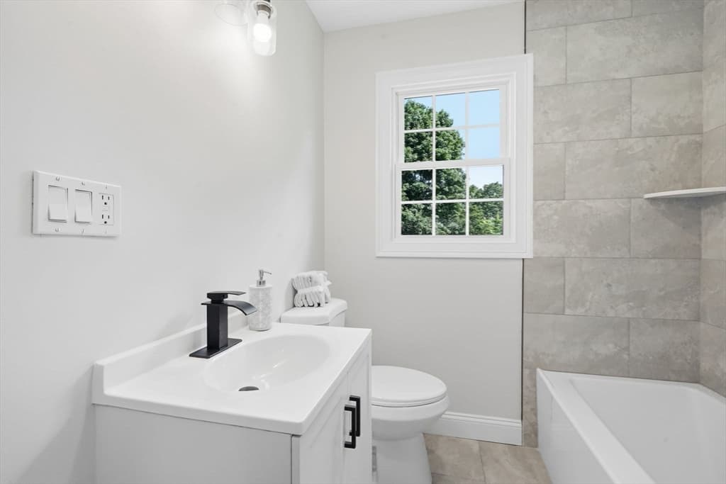 Single Family Residence at 15 Hilltop Ter, Ludlow MA 01056, Ludlow, photo 11 of 32