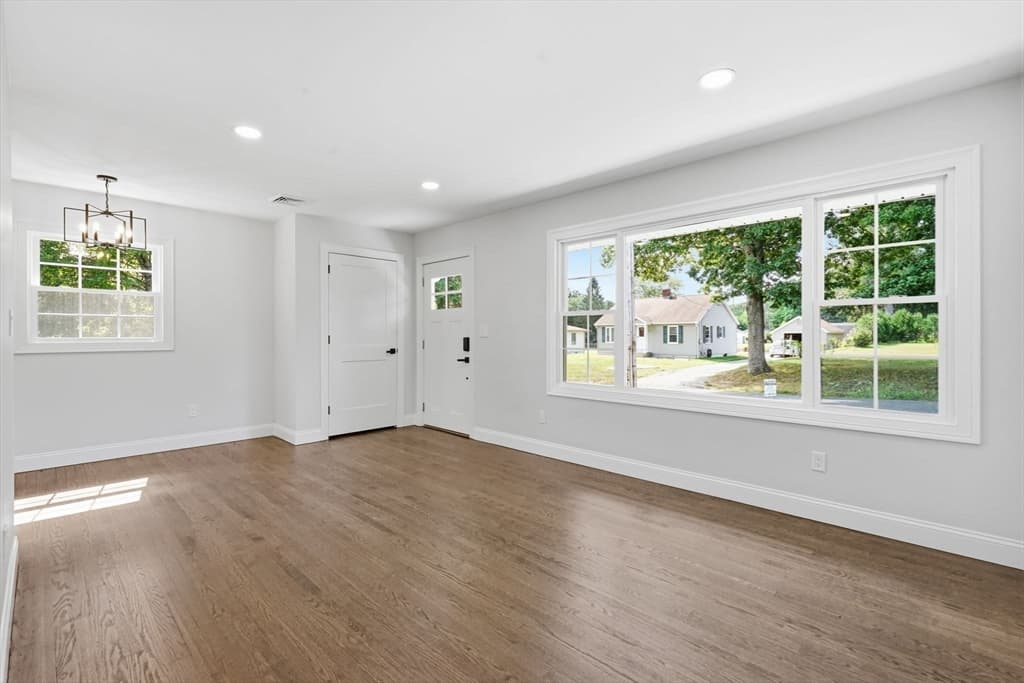 Single Family Residence at 15 Hilltop Ter, Ludlow MA 01056, Ludlow, photo 8 of 32