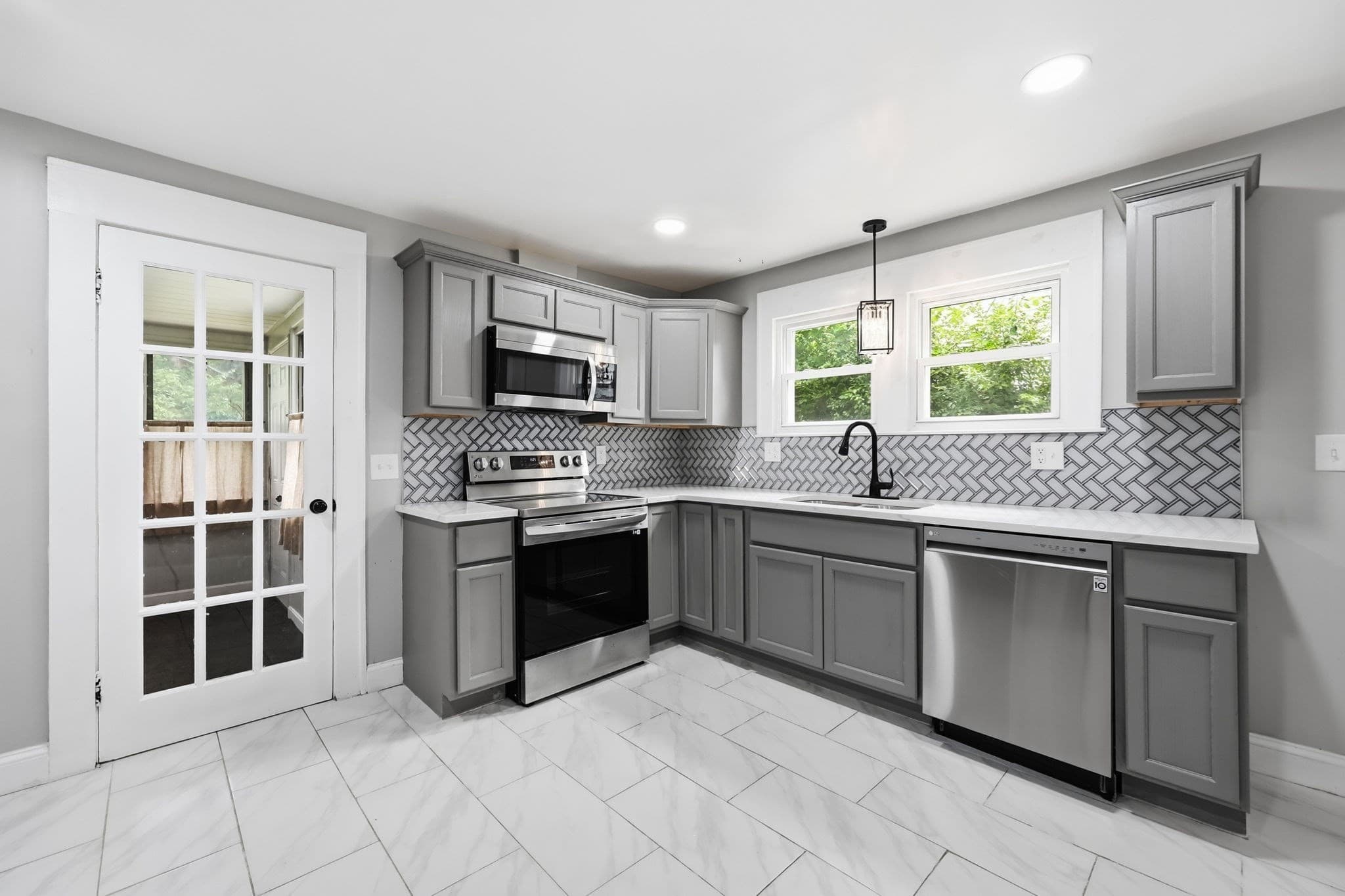 Single Family Residence at 43 Eddywood St, Springfield MA 01118, Springfield, photo 6 of 25