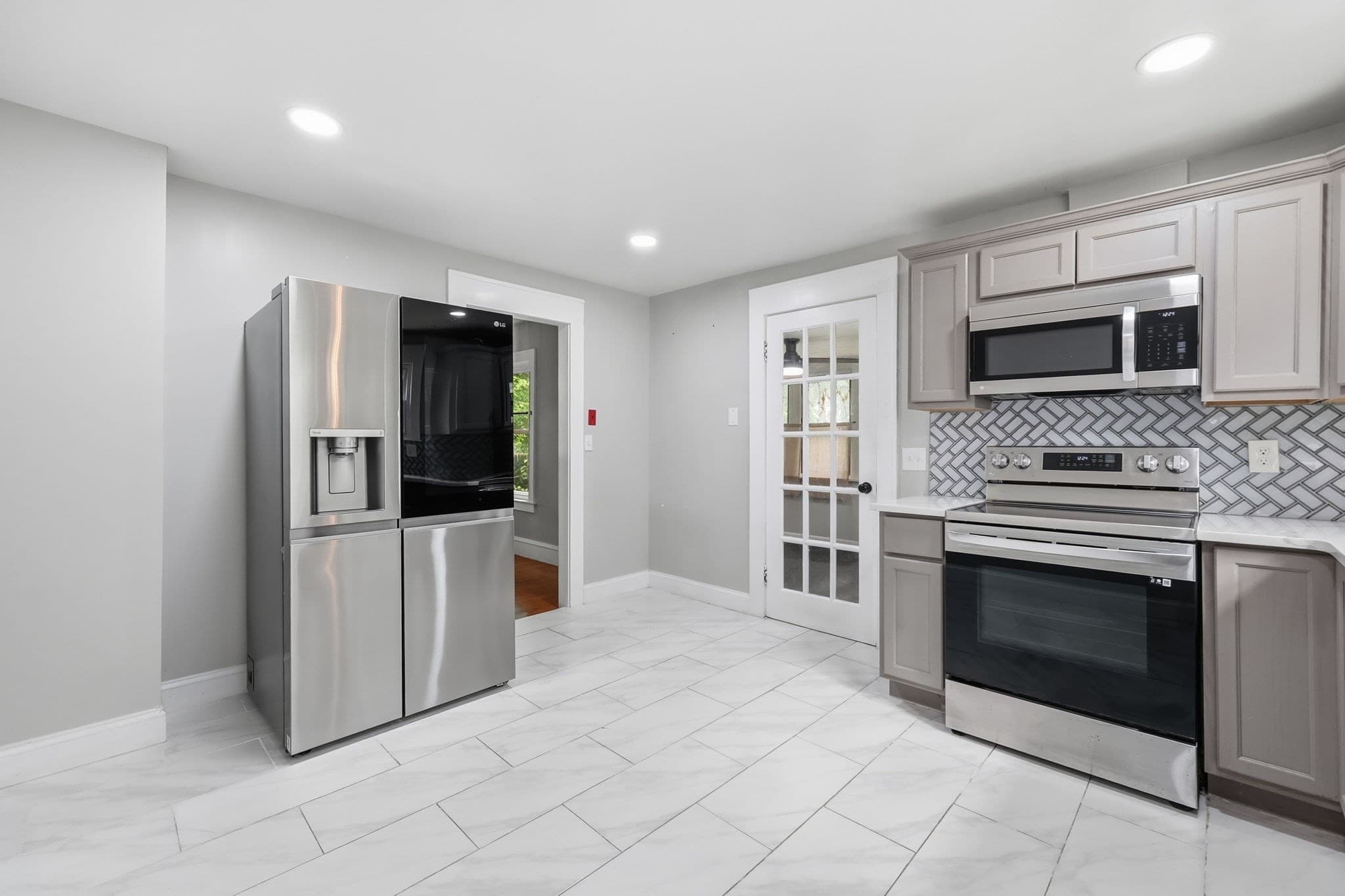 Single Family Residence at 43 Eddywood St, Springfield MA 01118, Springfield, photo 8 of 25