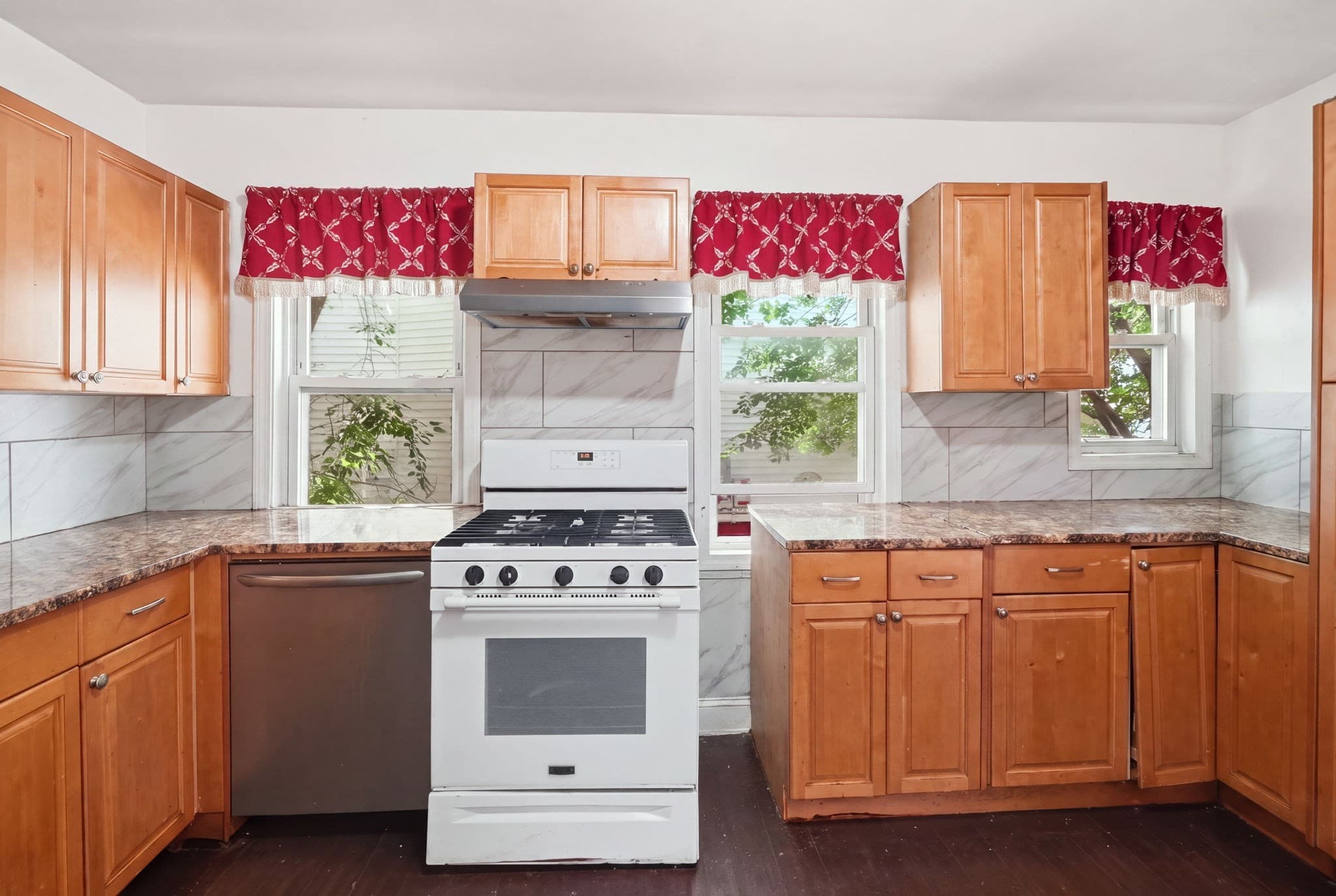 2 Family - 2 Units Up/Down at 10 Fremont Ave, Everett MA 02149, Everett, photo 18 of 40