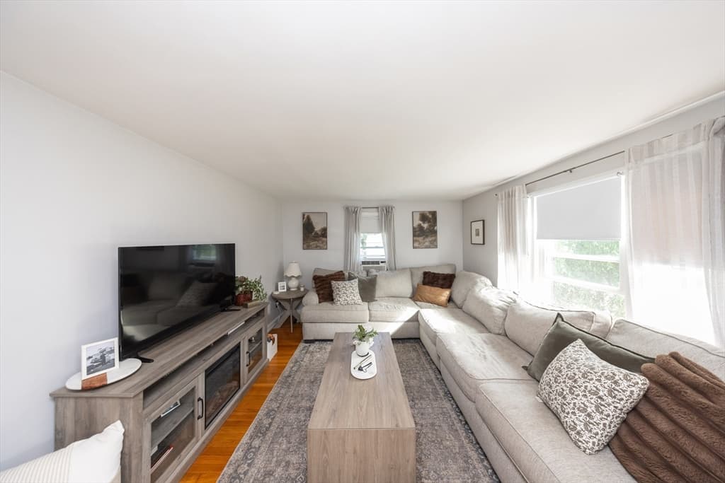 Single Family Residence at 29 Warren Ave, Leicester MA 01524, Leicester, photo 6 of 25