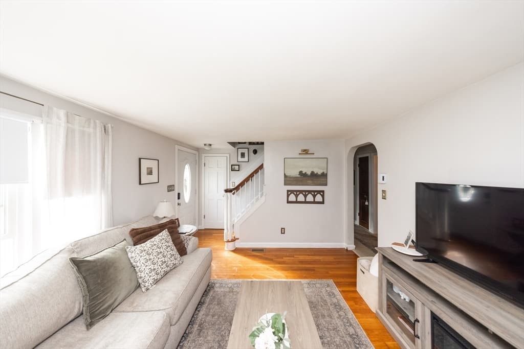 Single Family Residence at 29 Warren Ave, Leicester MA 01524, Leicester, photo 7 of 25