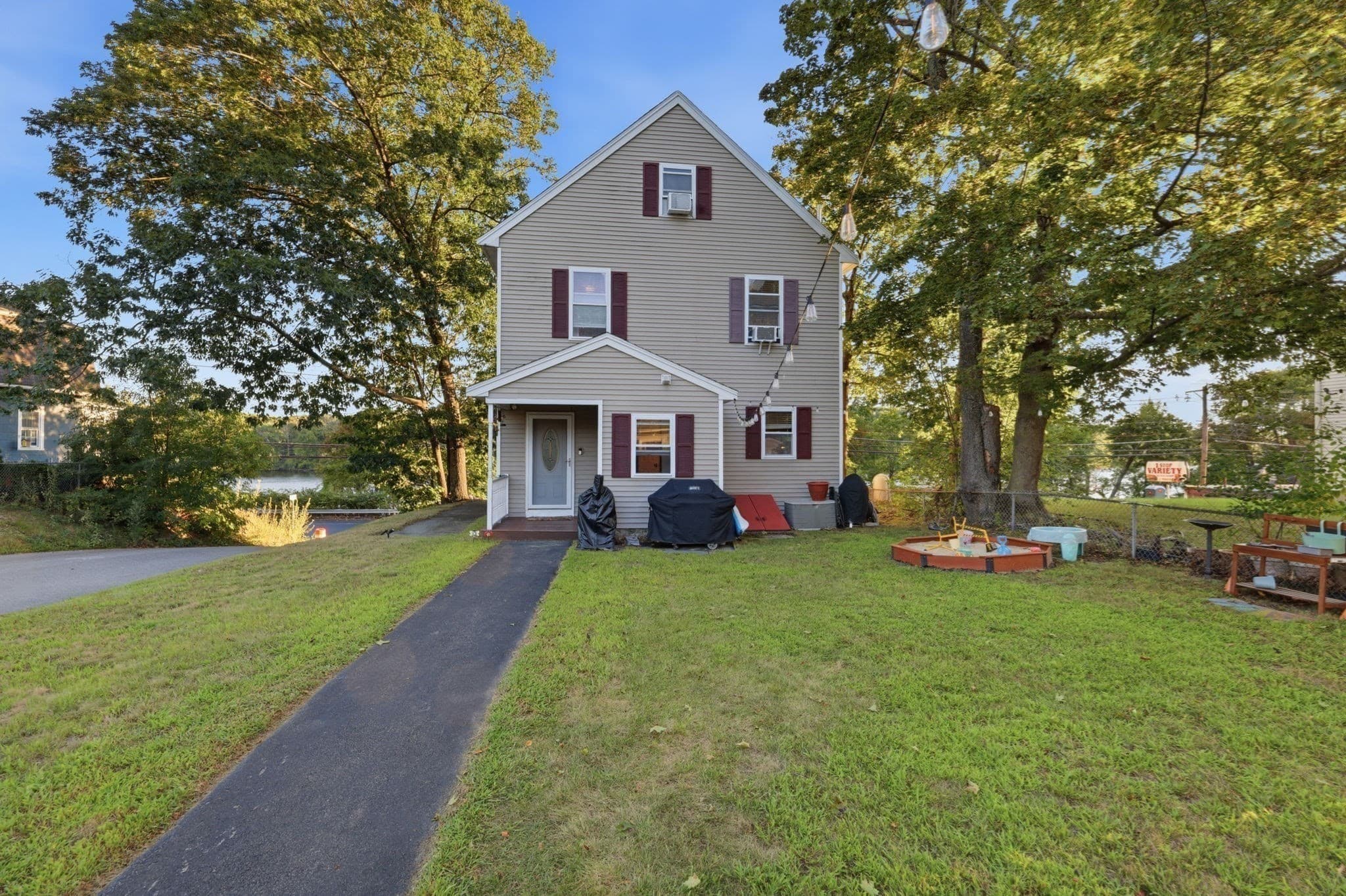 648 Merrimack Ave, Dracut MA 01826