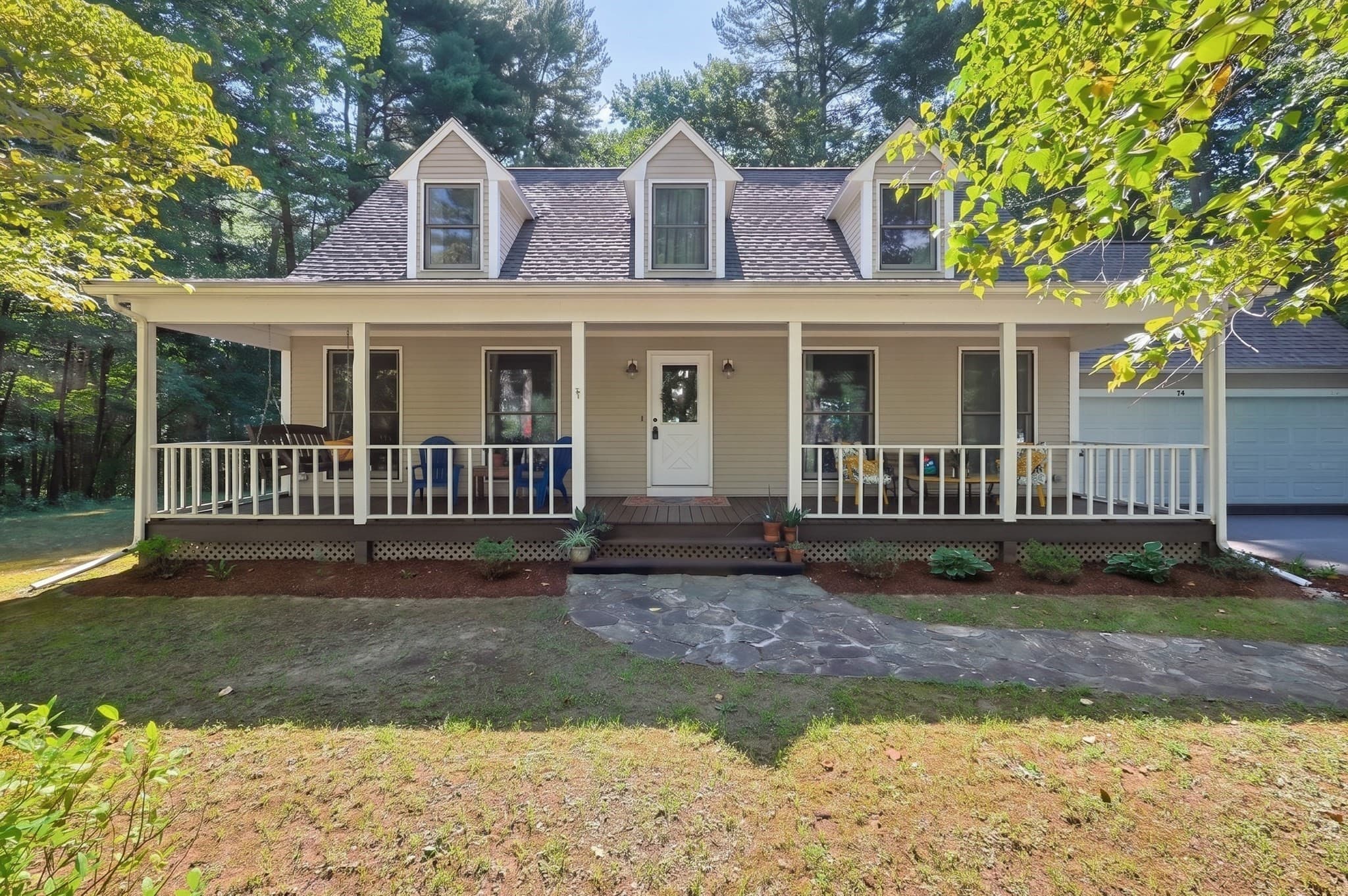 74 Spinning Wheel Dr, Uxbridge MA 01569