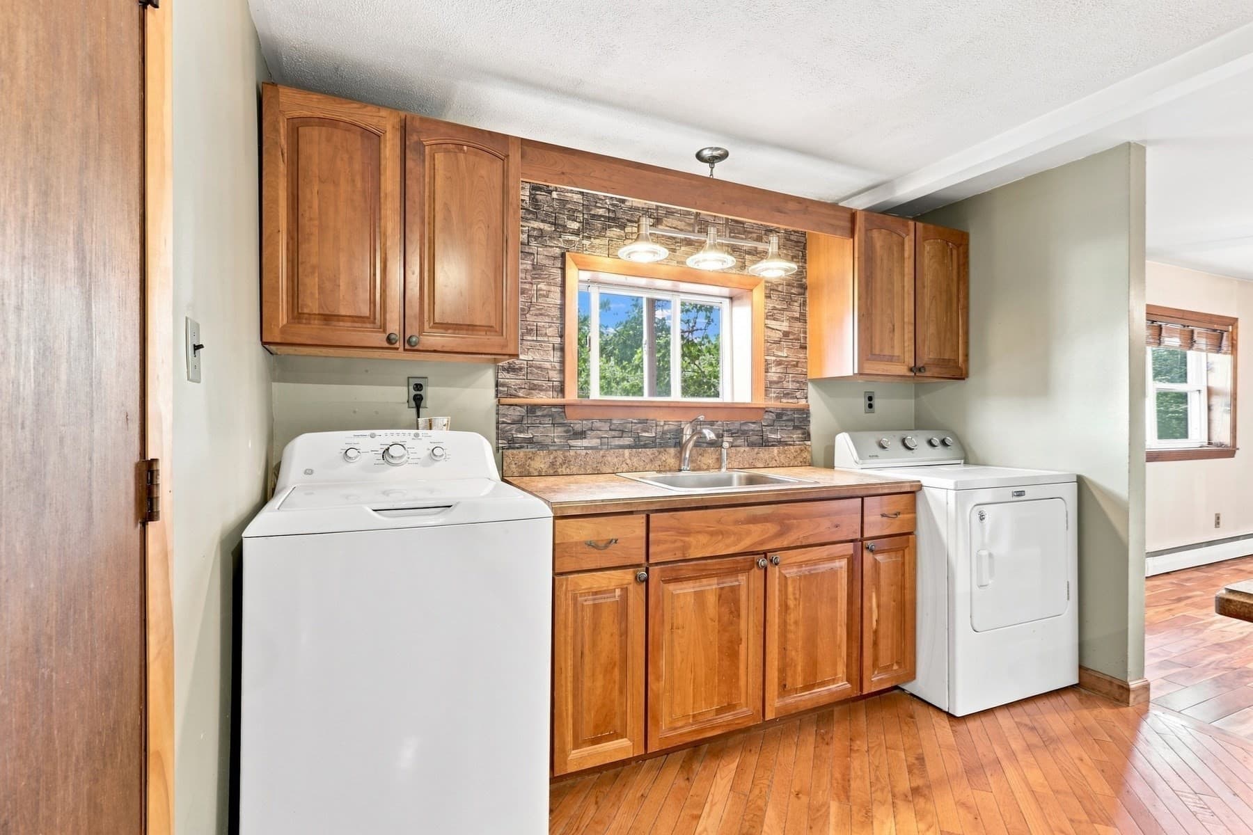Single Family Residence at 5 Pond Ln Ext, Billerica MA 01821, Billerica, photo 23 of 42