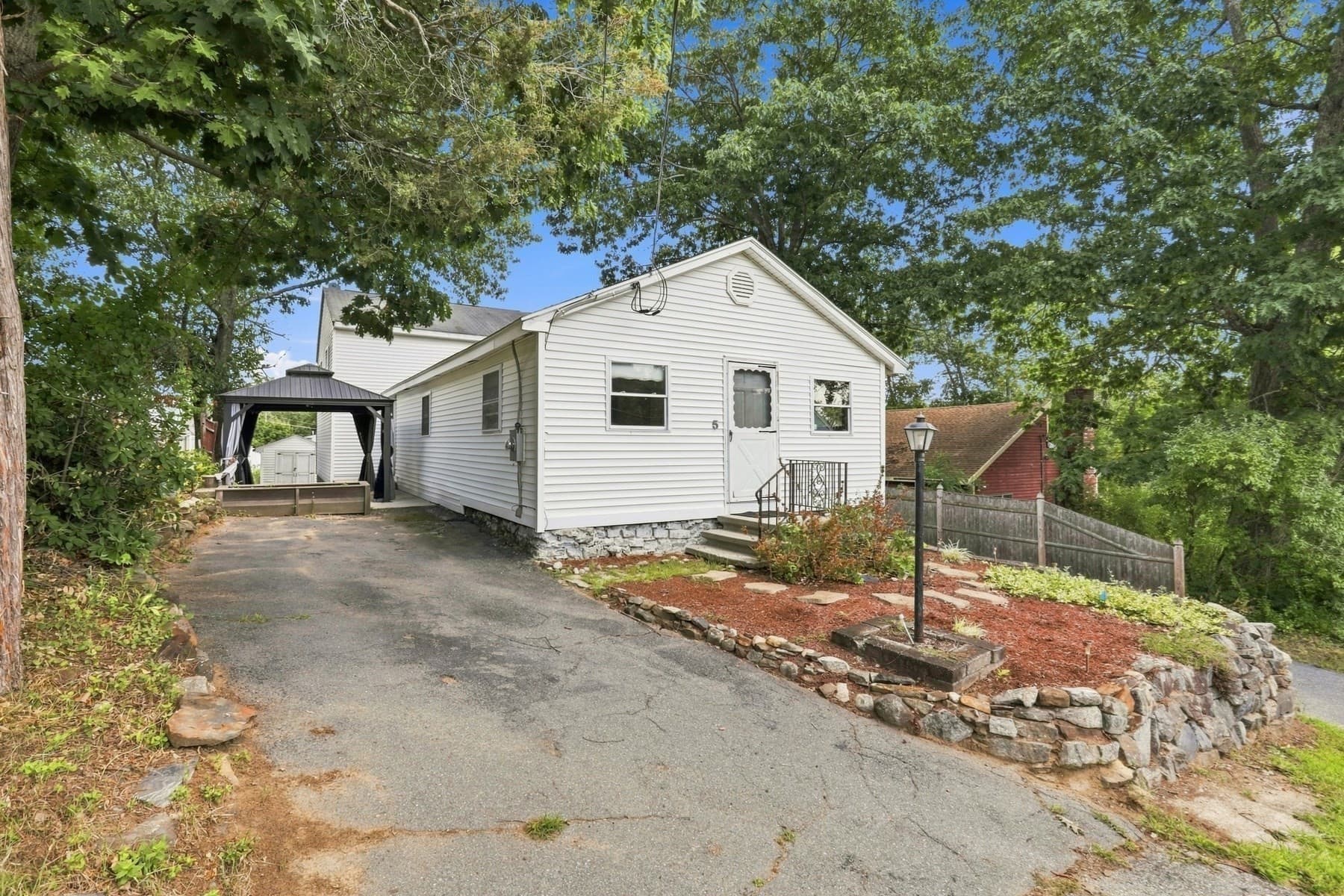 Single Family Residence at 5 Pond Ln Ext, Billerica MA 01821, Billerica, photo 39 of 42