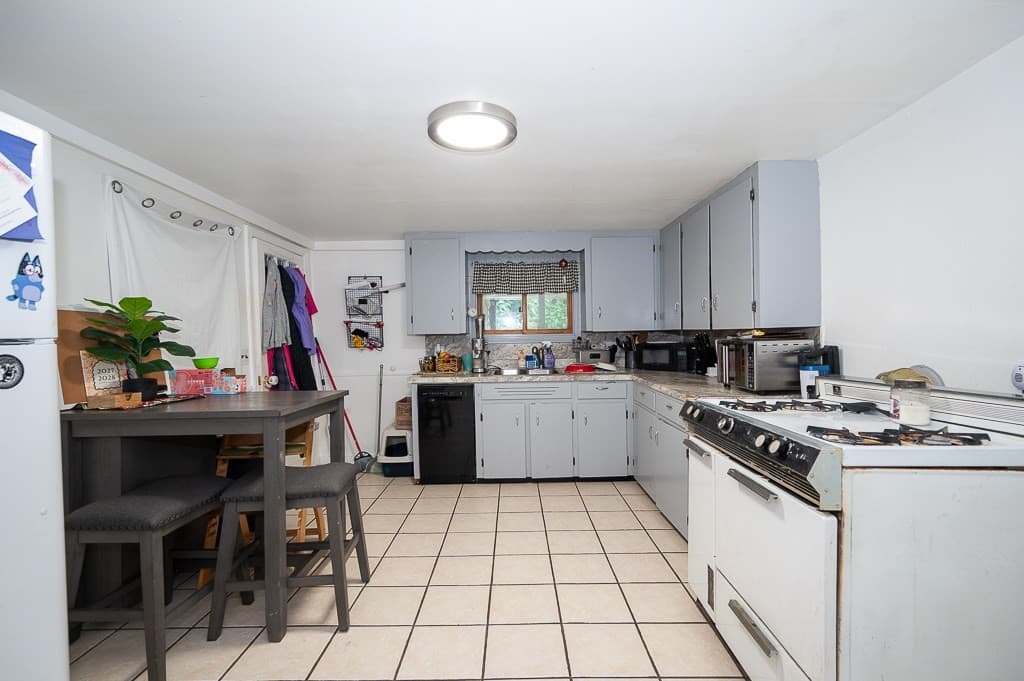 5+ Family - 5+ Units Up/Down at 6 North Main Street, Grafton MA 01536, Grafton, photo 33 of 41