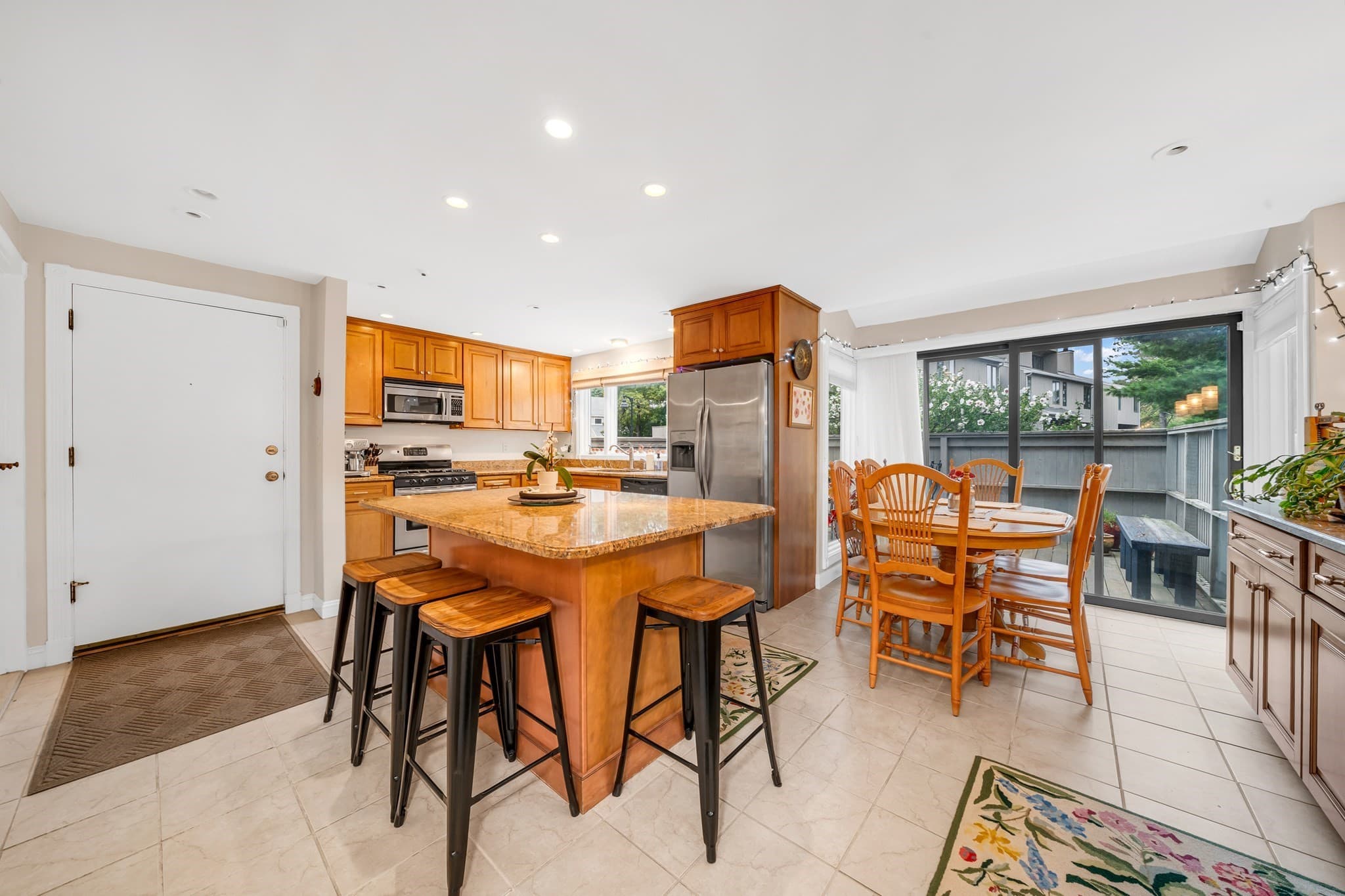 Condominium at 29 Mill Pond # 29, North Andover MA 01845, North Andover, photo 6 of 27